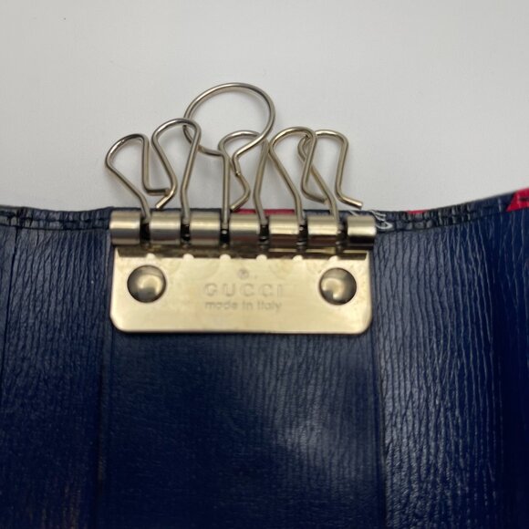 GUCCI Navy Heart Leather 6 Key Holder/Case - Preowned - Picture 10 of 12